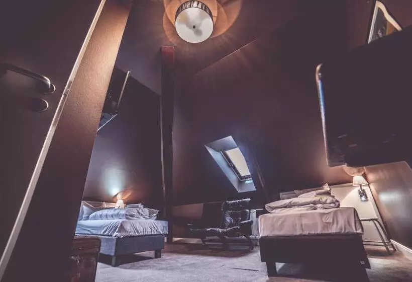 Suite Familiar, Luis