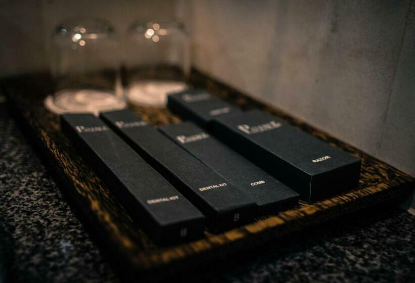 Полулюкс, Point Boutique