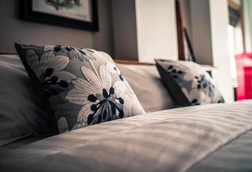 سوییت جونیور, Point Boutique