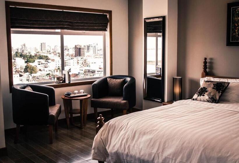 سوییت جونیور, Point Boutique