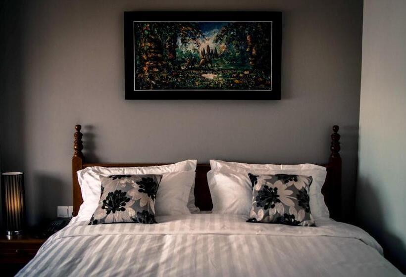 سوییت جونیور لوکس, Point Boutique