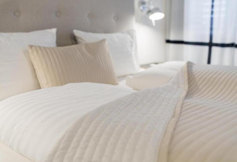 Номер Deluxe, Six