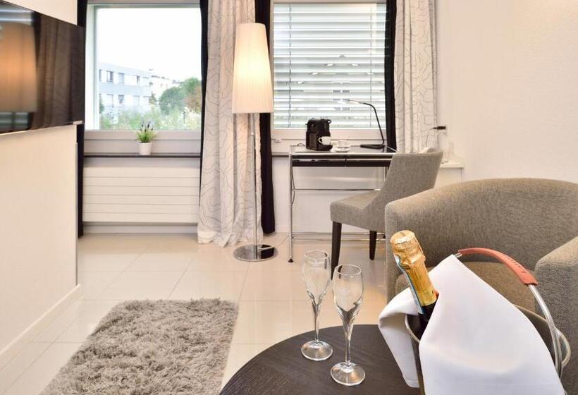 Полулюкс, Six