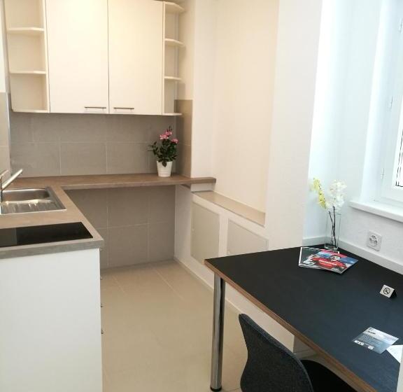 Студио Стандарт с Балконом, Six