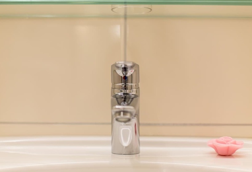 Номер Комфорт, Six