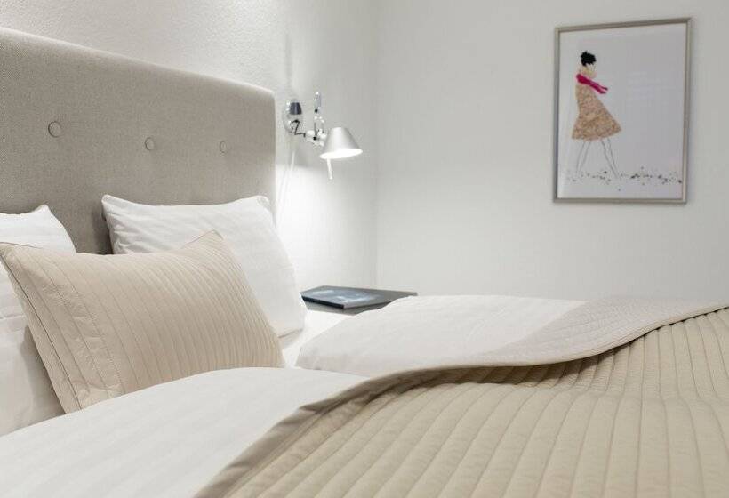 Номер Deluxe, Six