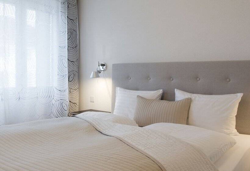 Номер Deluxe, Six