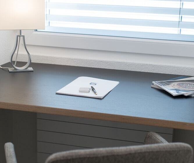 Номер Deluxe, Six