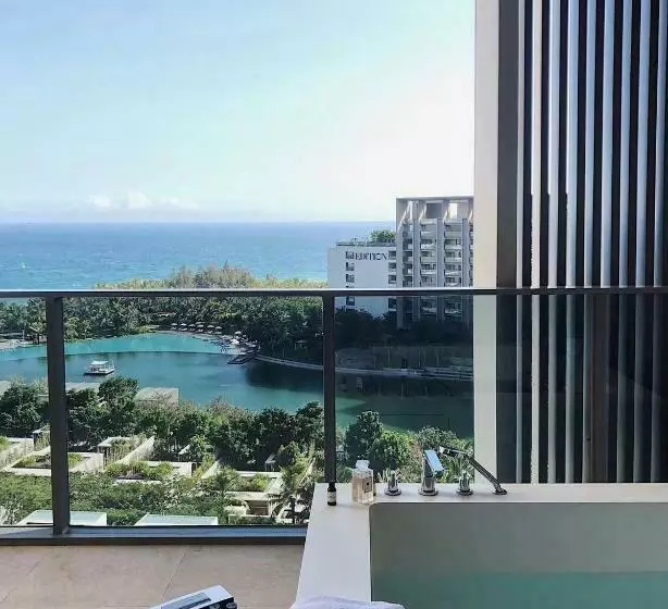 スタンダードスタジオ, The Sanya Edition