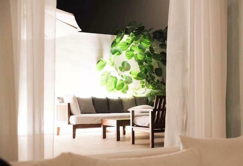 סוויטה עם טרסה, The Sanya Edition