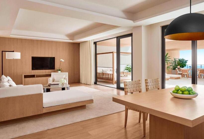 סוויטה משפחתית, The Sanya Edition