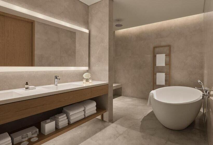 סוויטה נוף לגינה, The Sanya Edition