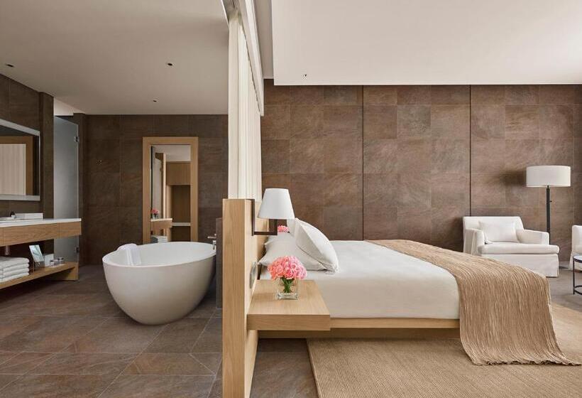 חדר דחוקס עם מיטת קינג, The Sanya Edition