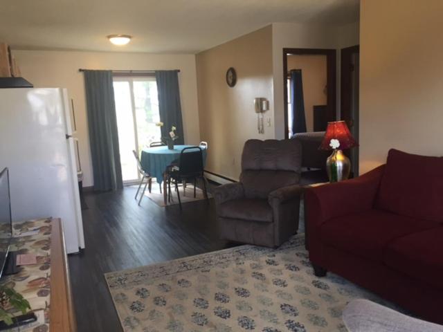 جناح, Milford Motel On The River