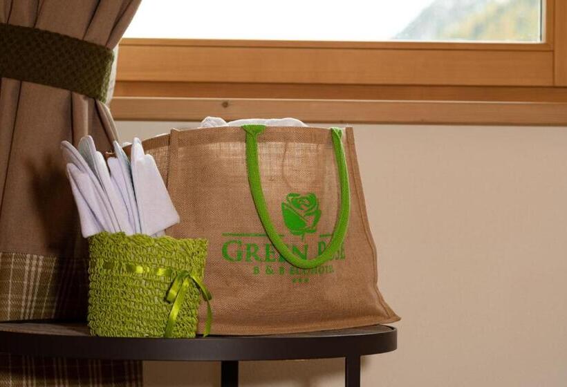 חדר סטנדרט לשלושה, Green Rose