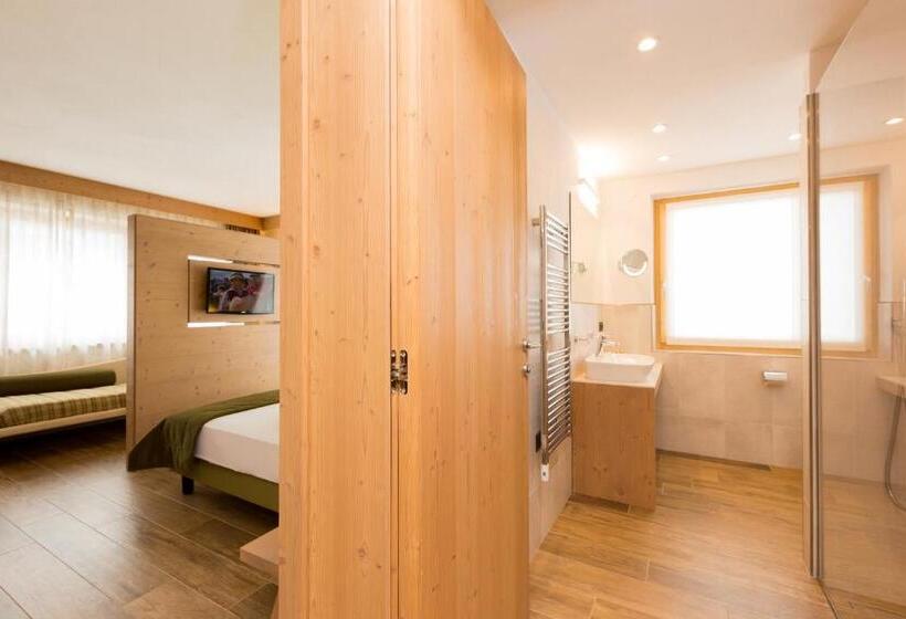 חדר סטנדרט לשלושה, Green Rose