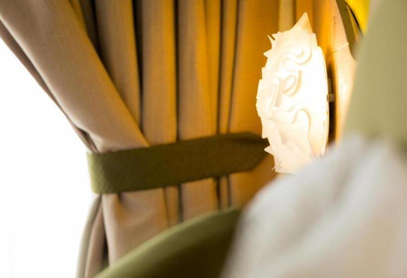 חדר סטנדרט לשלושה, Green Rose