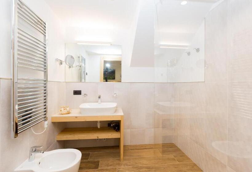 חדר סטנדרט נוף להרים, Green Rose