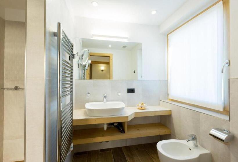 חדר סטנדרט לשלושה, Green Rose