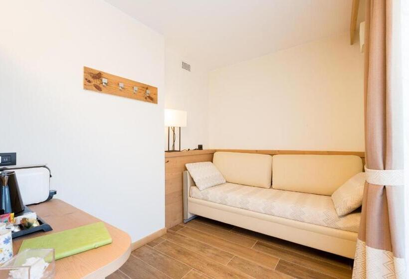 חדר סטנדרט לשלושה עם טרסה, Green Rose