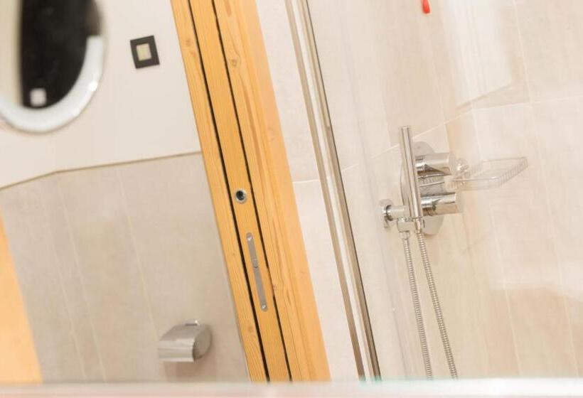 חדר סטנדרט לשלושה עם טרסה, Green Rose