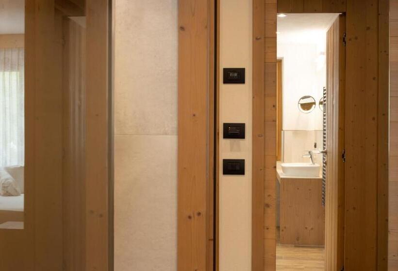 חדר דלוקס לשלושה, Green Rose