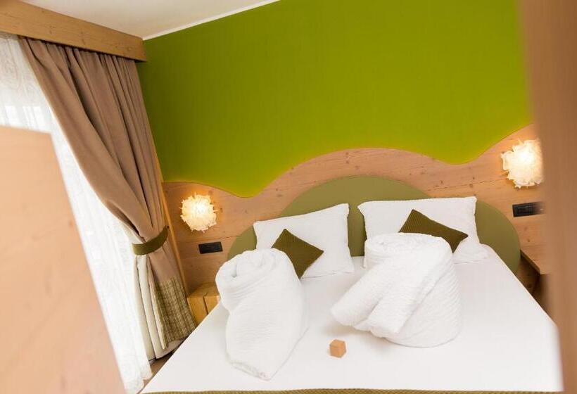 חדר דלוקס לשלושה, Green Rose