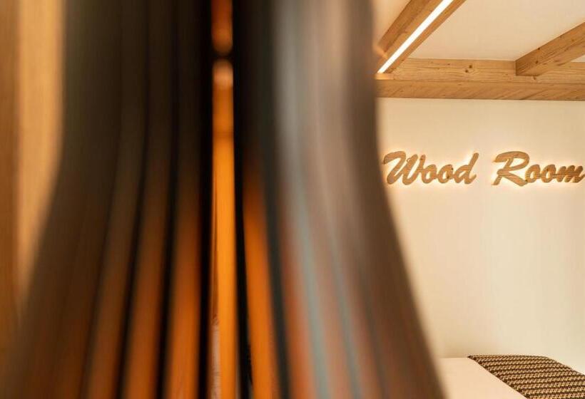 חדר יחיד נוף לגינה, Green Rose