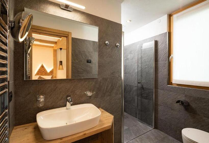 חדר יחיד נוף לגינה, Green Rose