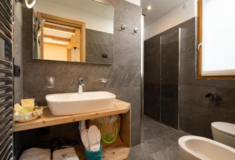 חדר יחיד נוף לגינה, Green Rose