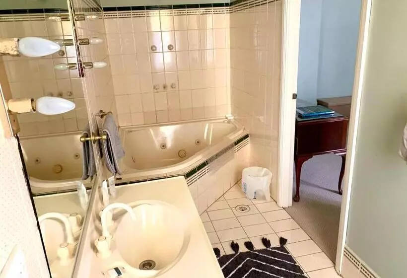 バスタブ付きスタンダードルーム, Victoria And Albert Guesthouse