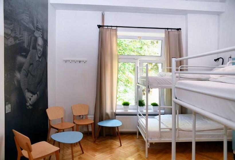 Bed in een Gedeelde Kamer, Warsaw Hostel Centrum Private Rooms & Dorms