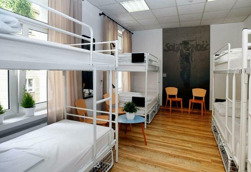 Bed in een Gedeelde Kamer, Warsaw Hostel Centrum Private Rooms & Dorms