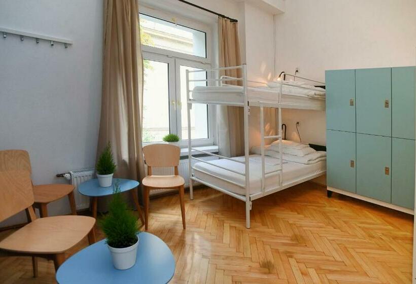 Bed in een Gedeelde Kamer, Warsaw Hostel Centrum Private Rooms & Dorms
