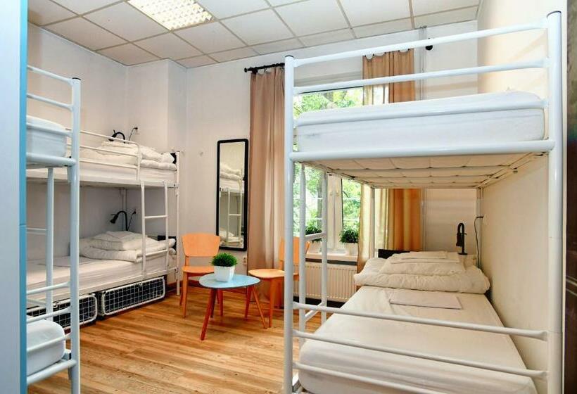 Bed in een Gedeelde Kamer, Warsaw Hostel Centrum Private Rooms & Dorms