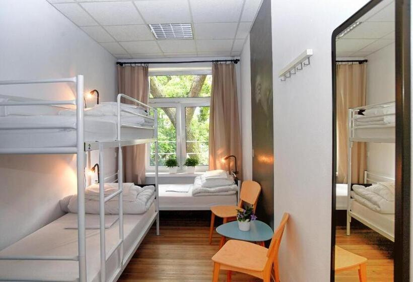 Bed in een Gedeelde Kamer, Warsaw Hostel Centrum Private Rooms & Dorms