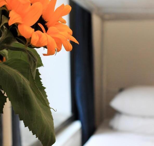 Bed in een Gedeelde Kamer, Warsaw Hostel Centrum Private Rooms & Dorms