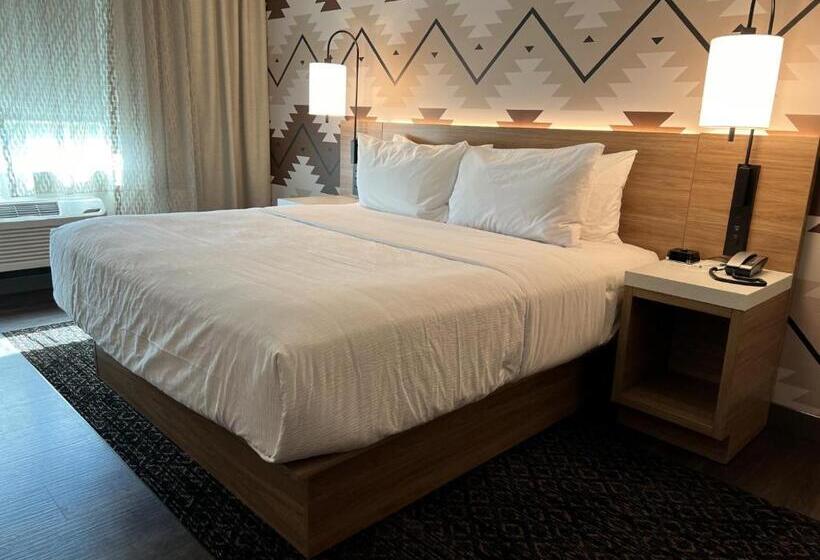 חדר סטנדרט עם מיטת קינג, Wyndham Garden Redwood Valley   Ukiah