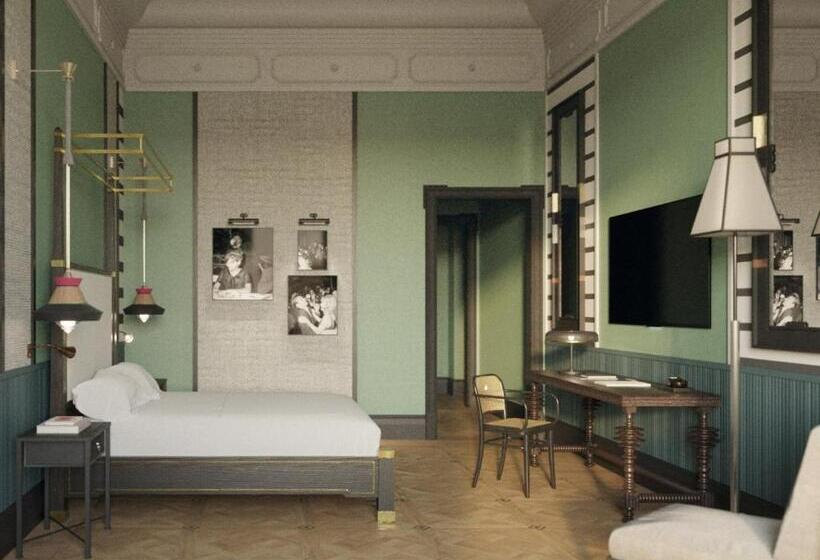 Deluxe Room King Size Bed