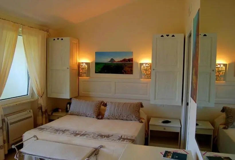 Standard Kolmen Hengen Huone, Budoni Beach