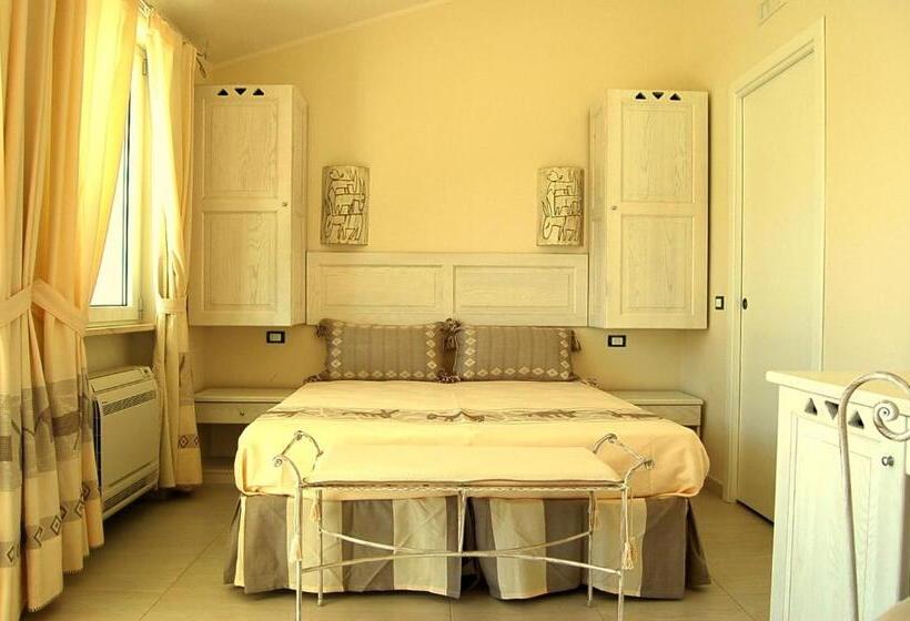 غرفة عائلية, Budoni Beach