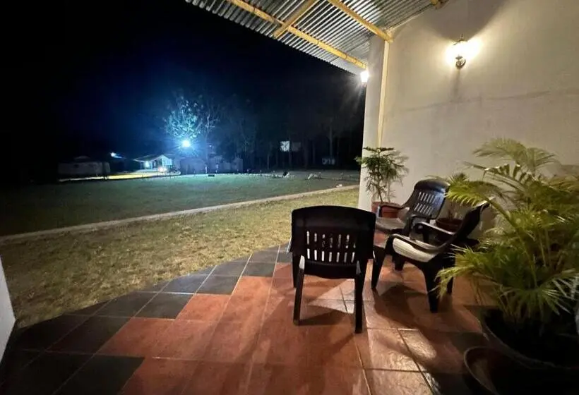 Deluxe Kolmen Hengen Huone, Singaras Coffee Country