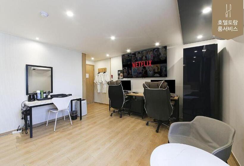 Family Room, Torang Jeonju