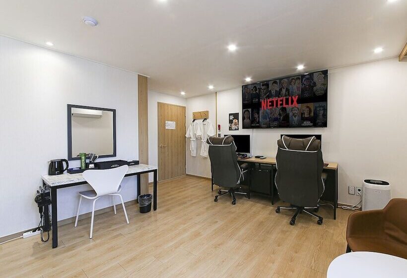 Family Room, Torang Jeonju