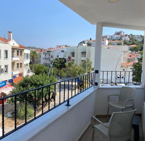 Трехместный Номер Стандарт с Балконом, Gülhan City Otel