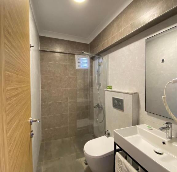 带阳台的三人标准间, Gülhan City Otel