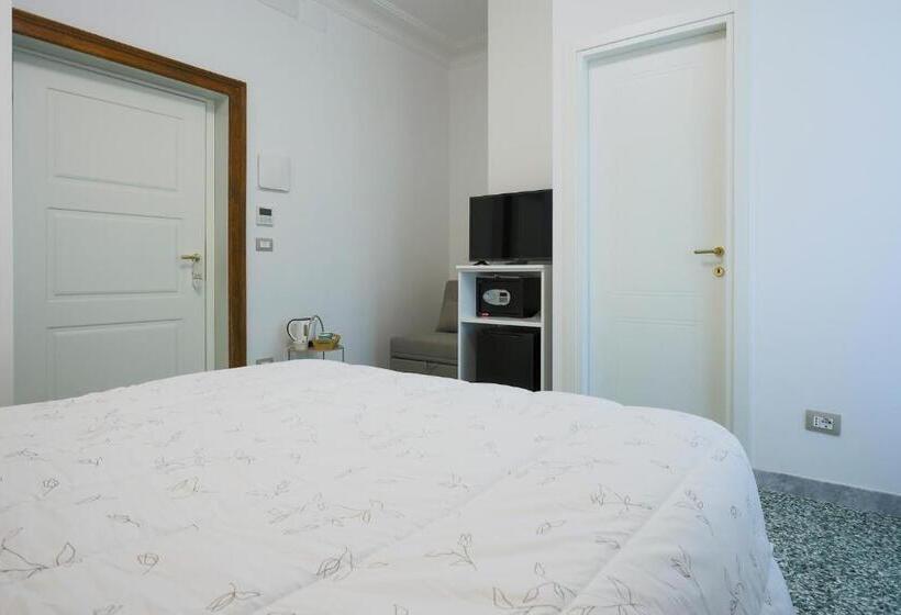 غرفة ديلوكس مزودة بشرفة, Al Castello Avezzano