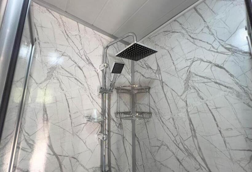 غرفة قياسية مطلة على الجبل, Pydnai_village