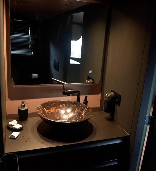 اتاق لوکس, Wheelhouse Euphrate Houseboat