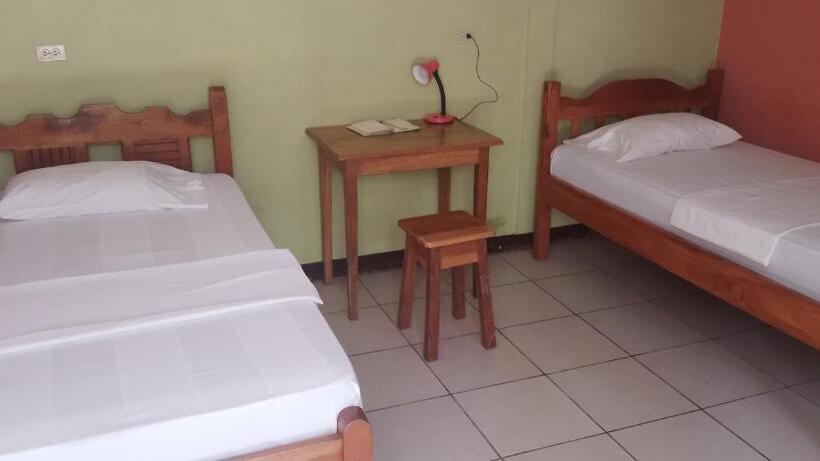 غرفة قياسية مع حمام خارجي, Hostal Miraflores B&b